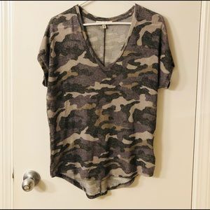 Express Camouflage Short Sleeve Knit Top Sz XS